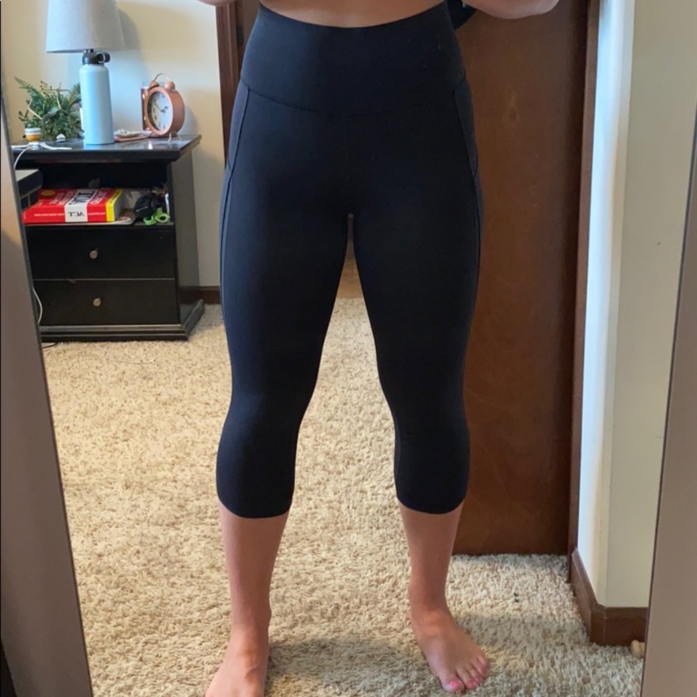 Lulu lemon black capris